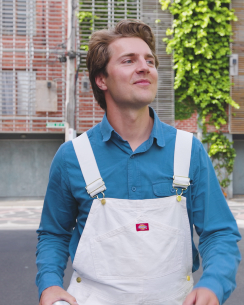 Billy Brings The Bubbles